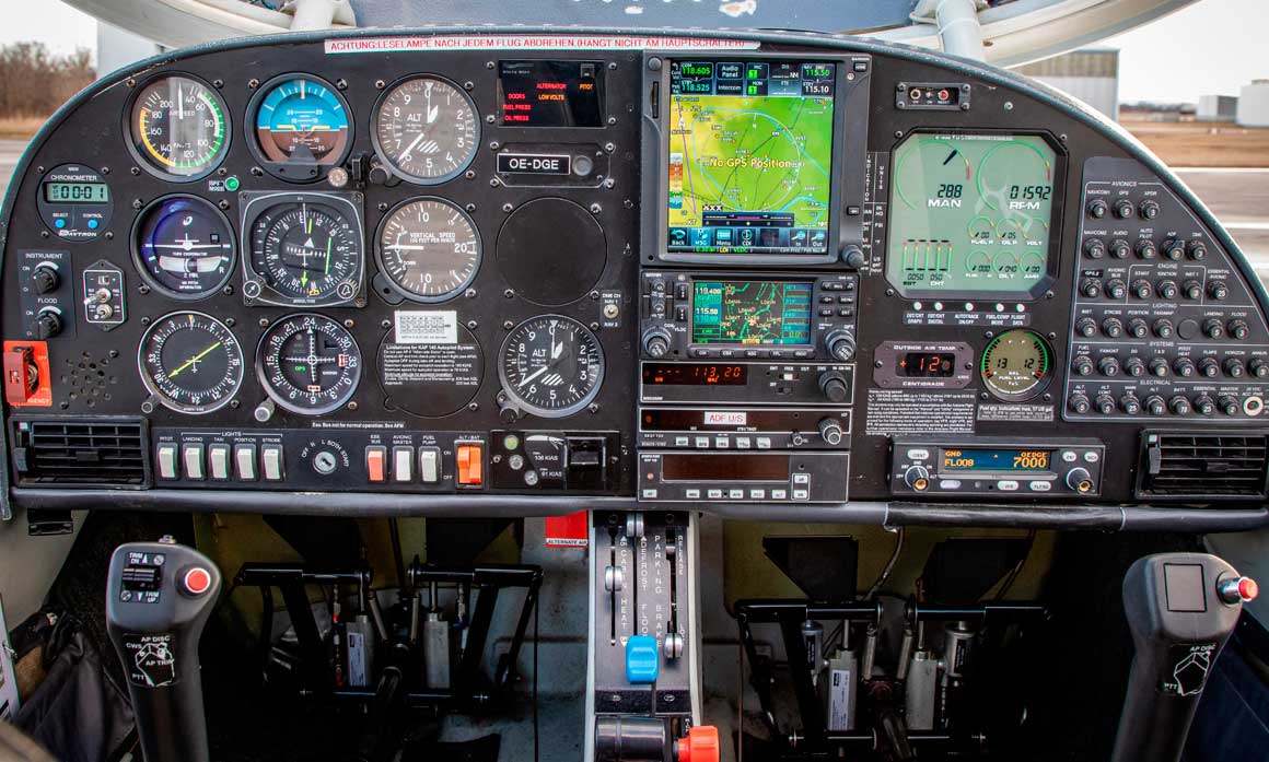 Cockpit OE-DGE, mfu-Pilotenclub